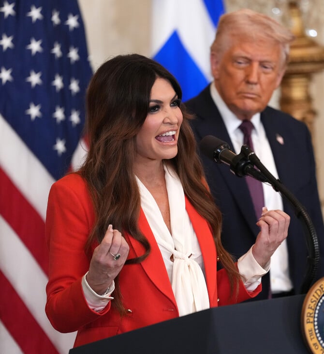 Η Κίμπερλι Γκιλφόιλ και οι άλλοι «απόστολοι του MAGA» στην Ευρώπη 