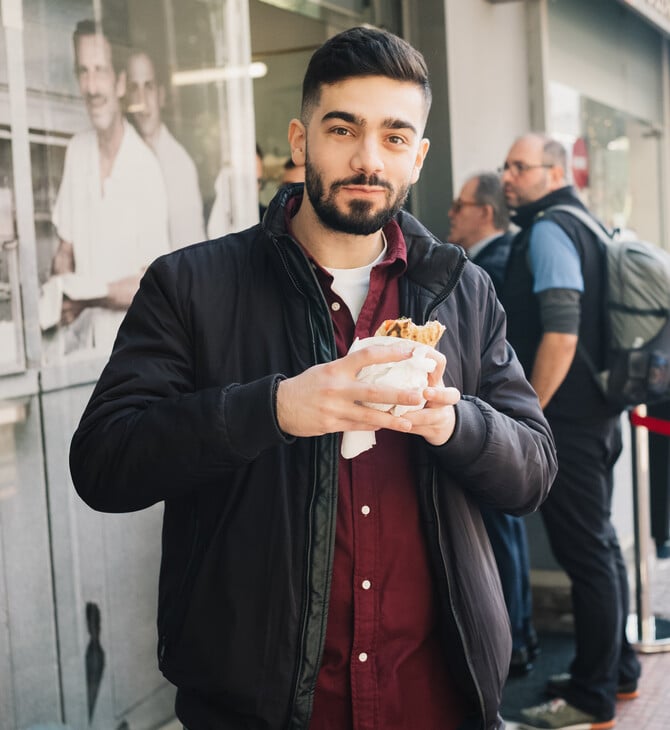 Souvlakination: Ένας Ελληνοκύπριος που αγαπάει πολύ το σουβλάκι