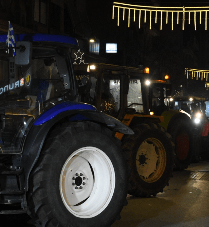 Αγρότες: Τα τρακτέρ κατέκλυσαν το κέντρο της Λάρισας 