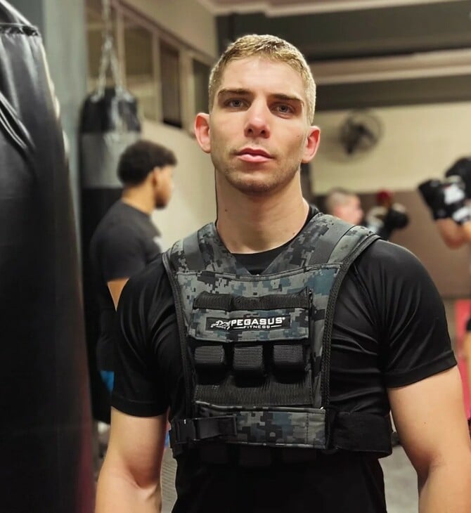 Επίθεση στον kick boxer Γιάννη Τσουκαλά: «Ένιωσε ότι πέρασε τρένο από πάνω του», λέει ο αδελφός του