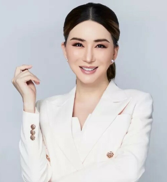 MISS UNIVERSE ΑΠΑΤΗ ΦΥΛΑΚΗ