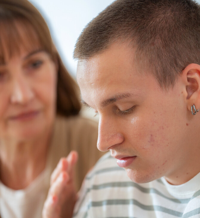 ΒΙΑ ΑΝΗΛΙΚΩΝ ΕΝΔΟΟΙΚΟΓΕΝΕΙΑΚΗ ΒΙΑ ΛΟΝΔΙΝΟ