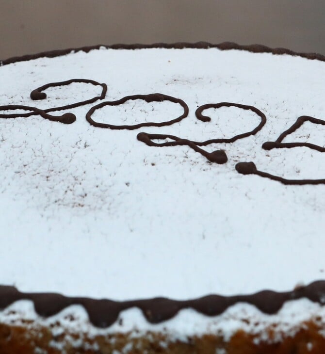 ΒΑΣΙΛΟΠΙΤΑ ΦΛΟΥΡΙ ΕΘΙΜΟ ΚΟΜΜΑΤΙΑ