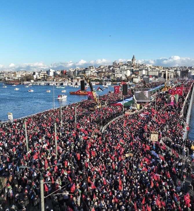 Τουρκία: Εκατοντάδες χιλιάδες κόσμου διαδήλωσαν ανήμερα Πρωτοχρονιάς για τη Γάζα 