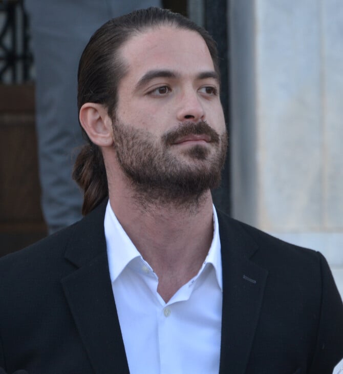 Άρης Μουγκοπέτρος: «Ο μπαμπάς θα είναι πάντα εδώ» - Η ανάρτηση μετά τη δικαστική διαμάχη