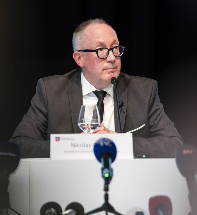 Ελβετία: Ο δήμαρχος του Crans-Montana παραδέχτηκε ότι το μπαρ δεν είχε ελεγχθεί τα τελευταία 5 χρόνια