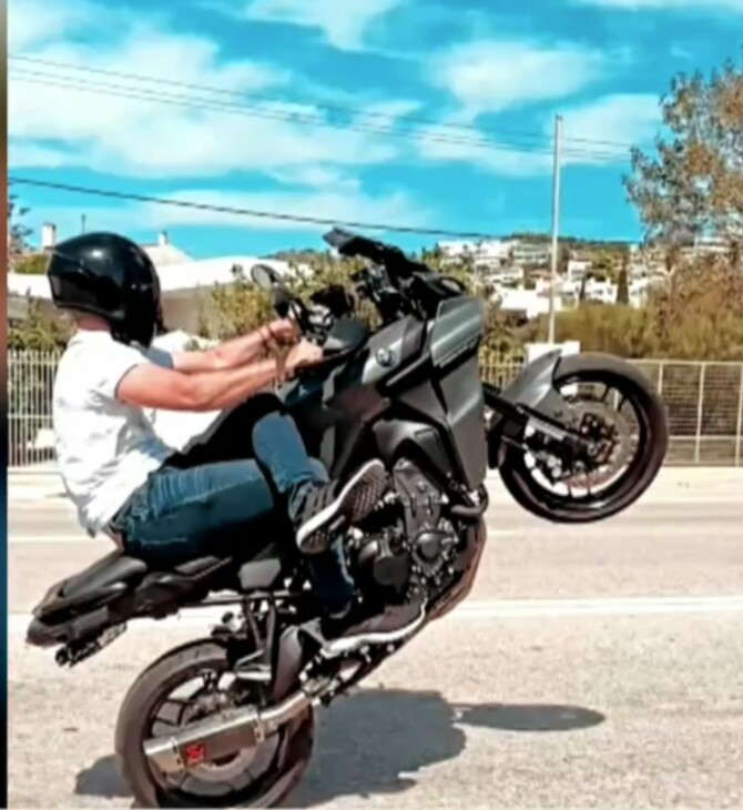 INFLUENCER ΜΟΤΟΣΙΚΛΕΤΙΣΤΗΣ ΣΟΥΖΕΣ ΕΛΕΓΧΟΣ