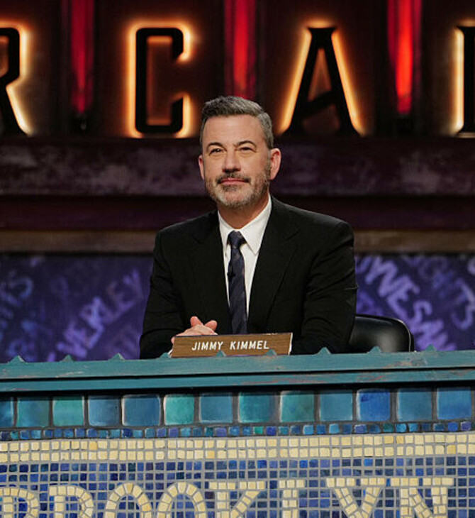 Τζίμι Κίμελ: «Μανιακός» - Πυρά κατά του Ντόναλντ Τραμπ για το περιστατικό με τον πράκτορα της ICE στη Μινεάπολη