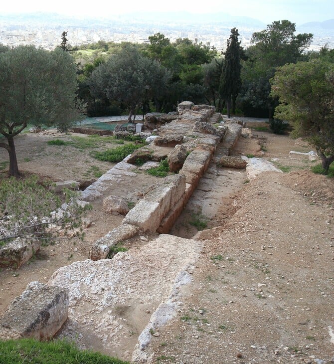 ΥΠΠΟ: Ανάδειξη του Διατειχίσματος στον αρχαιολογικό χώρο των Δυτικών Λόφων της Ακρόπολης
