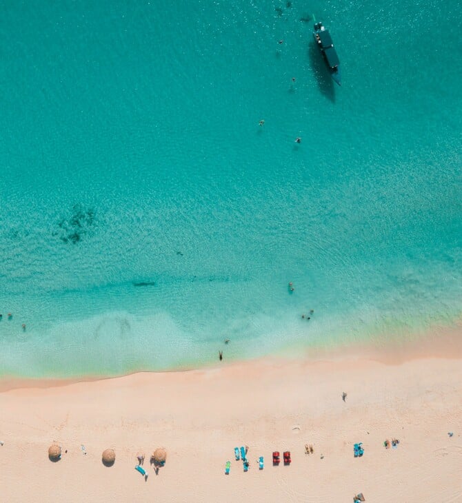 ΣΚ - Το νησί της Καραϊβικής στο οποίο απαγορεύεται η πρόσβαση των ντόπιων στις παραλίες