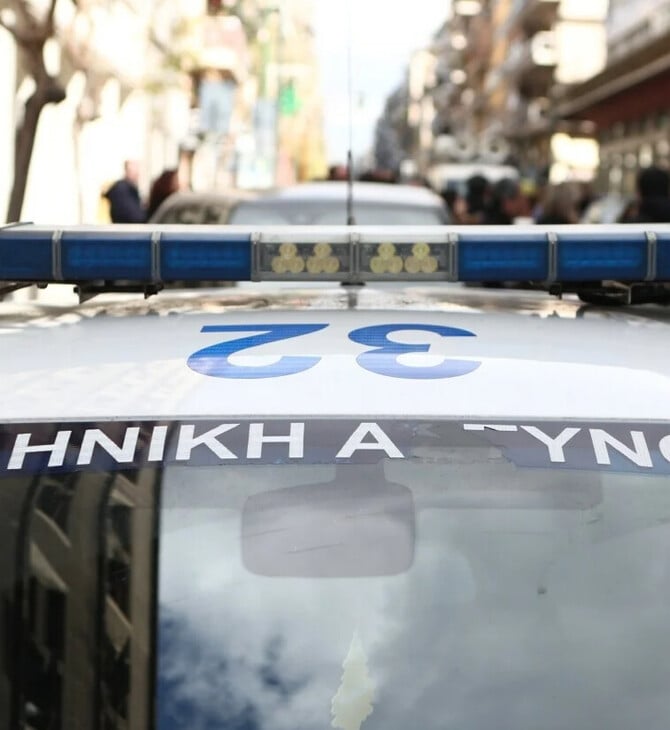 Κολωνός: Δύο εμπρηστικές επιθέσεις με γκαζάκια τα ξημερώματα του Σαββάτου