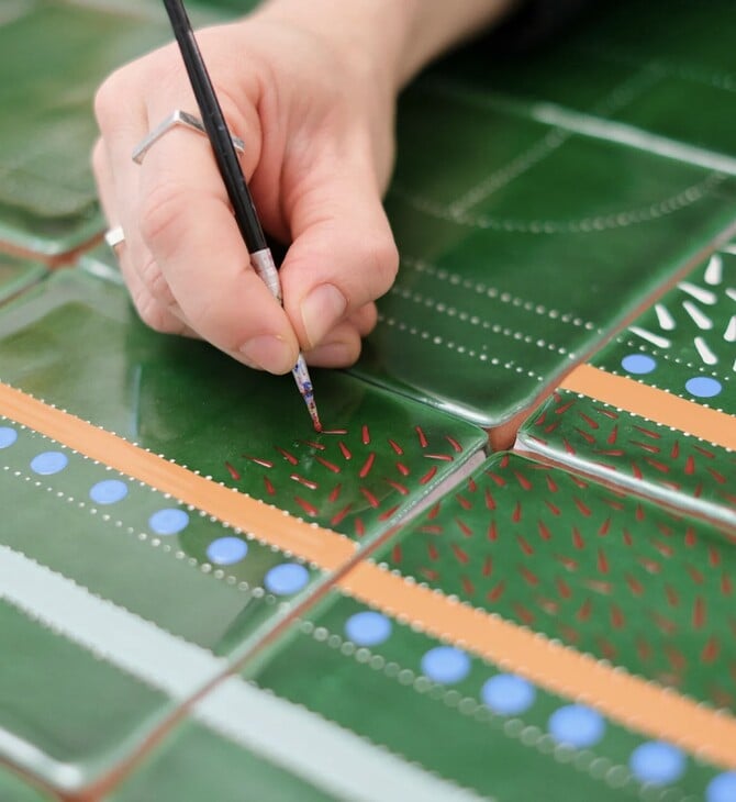 Τα πλακάκια της είναι έργα τέχνης