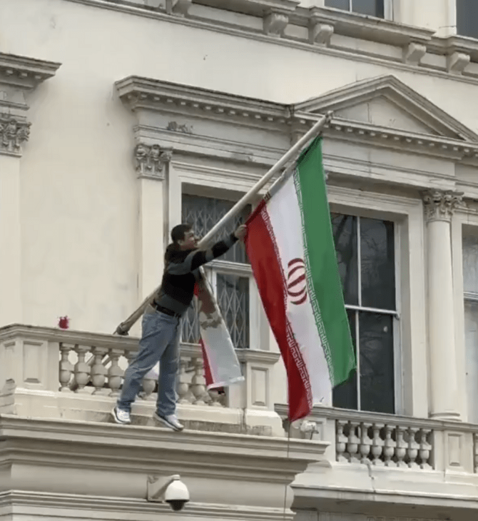 ΙΡΑΝ ΛΟΝΔΙΝΟ ΣΗΜΑΙΑ ΠΡΕΣΒΕΙΑ