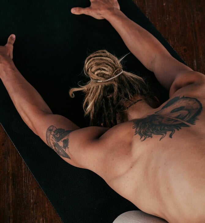 Πώς η γιόγκα μπορεί να βοηθήσει σημαντικά στην απεξάρτηση, σύμφωνα με νέα έρευνα