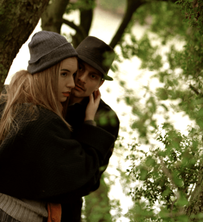 «Κίτρινο Φεγγάρι, η Μπαλάντα της Λέιλα και του Λη»: Ένα ενήλικο παραμύθι στο Θέατρο Βαφείο