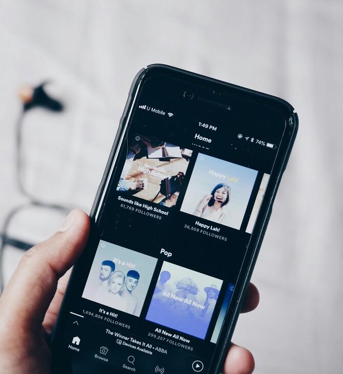 Σουηδία: Τραγούδι «αποκλείστηκε» από τα μουσικά charts αφού ανακαλύφθηκε πως ο «καλλιτέχνης» είναι δημιούργημα AI