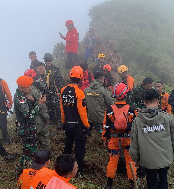 Συντριβή αεροσκάφους στην Ινδονησία: Εντοπίστηκε σορός επιβάτη