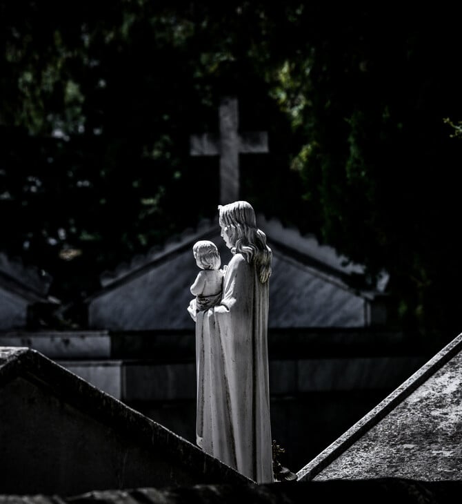 Άγιοι Ανάργυροι: 50χρονος έκλεψε οστά από τάφο και ζήτησε λύτρα για να τα επιστρέψει