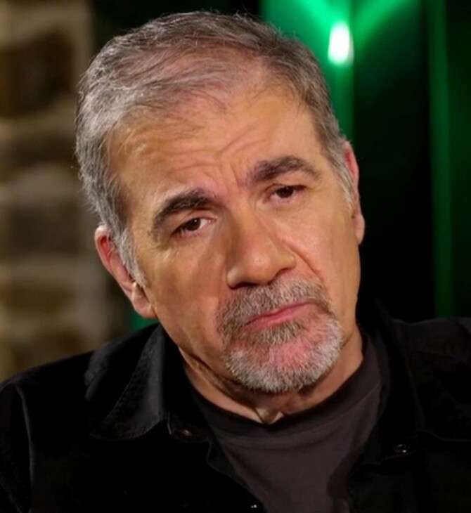 Δημήτρης Σταρόβας: «Ο βιολογικός μου πατέρας παράτησε τη μαμά μου όταν ήταν έγκυος, με μεγάλωσε μόνη της»