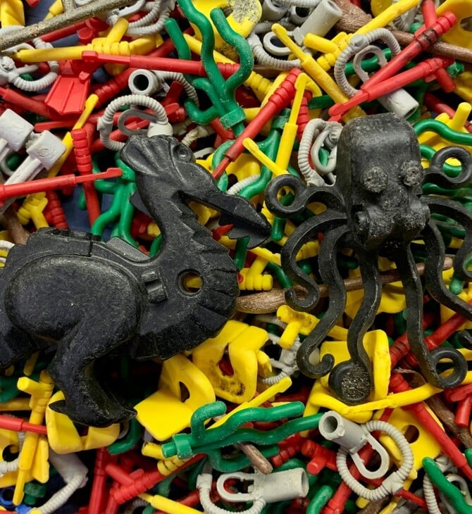 Πώς βρέθηκαν τόσα Lego σε μια παραλία;