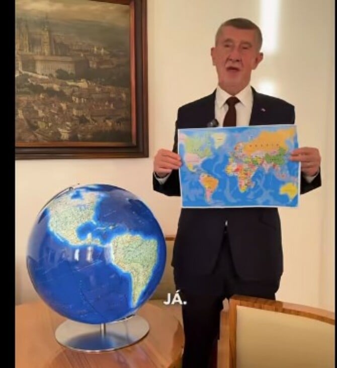 Αντικείμενο χλεύης ο πρωθυπουργός της Τσεχίας: Αγόρασε υδρόγειο σφαίρα για να «βρει τη Γροιλανδία»