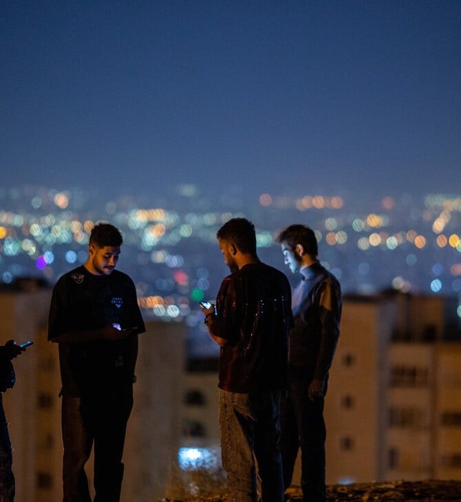 Το ισλαμικό καθεστώς του Ιράν «σβήνει» το ίντερνετ για να κρύψει το αίμα