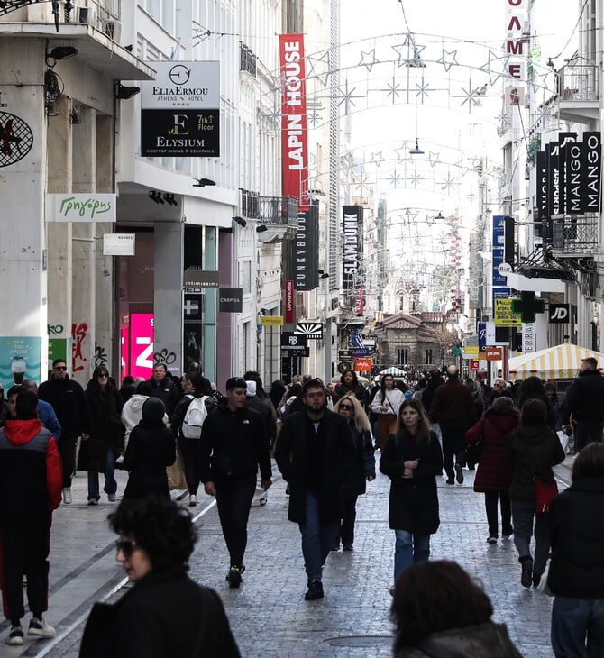Χειμερινές εκπτώσεις 2026: Ανοιχτά τα καταστήματα σήμερα, Κυριακή - Το ωράριο λειτουργίας 
