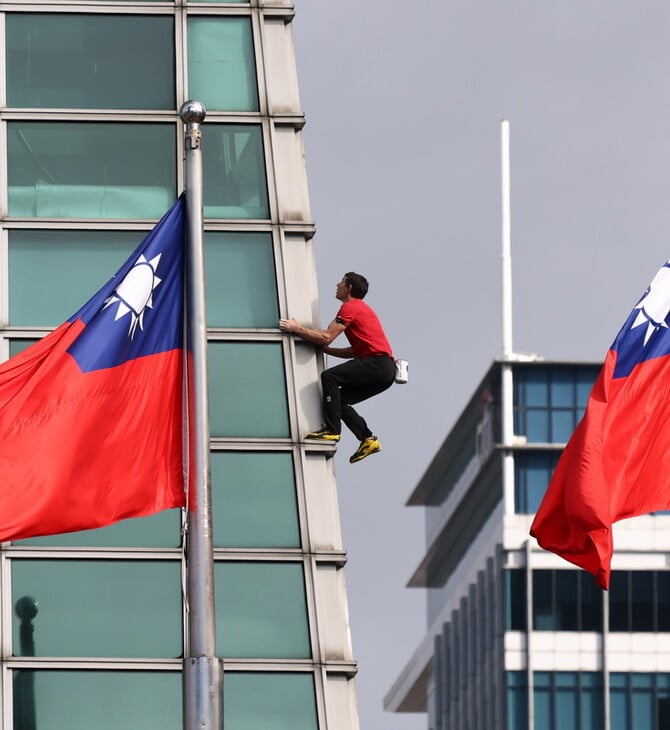 Ο Alex Honnold ολοκλήρωσε με επιτυχία την ελεύθερη αναρρίχηση σε ουρανοξύστη ύψους 508 μέτρων