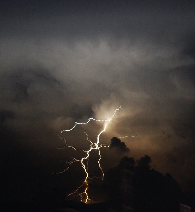 Επικαιροποιήθηκε το έκτακτο της ΕΜΥ: Έρχονται ισχυρές καταιγίδες, χαλαζοπτώσεις και θυελλώδεις άνεμοι