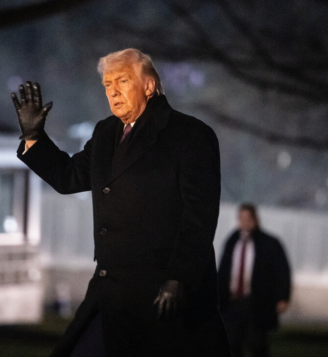 ΝΤΟΝΑΛΝΤ ΤΡΑΜΠ ΗΠΑ ΛΕΥΚΟΣ ΟΙΚΟΣ ΑΙΘΟΥΣΑ ΧΟΡΟΥ