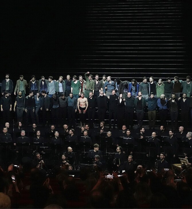 Το «Ρέκβιεμ για το Τέλος του Έρωτα» αποθεωθηκε από κοινό και κριτικούς