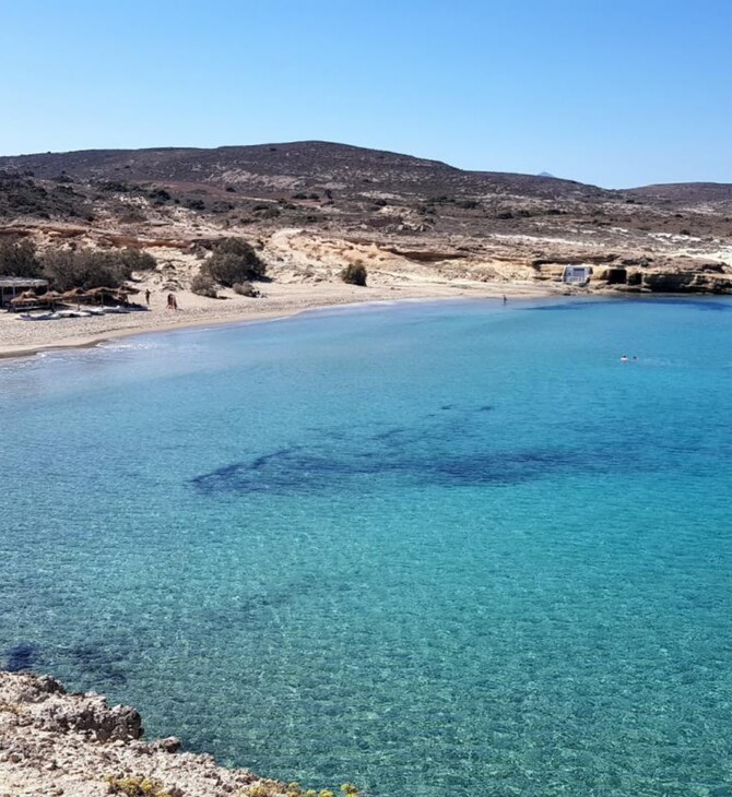 ΜΗΛΟΣ ΞΕΝΟΔΟΧΕΙΟ ΜΠΛΟΚΟ ΣΤΕ ΠΑΡΑΛΙΑ ΜΙΤΑΚΑΣ