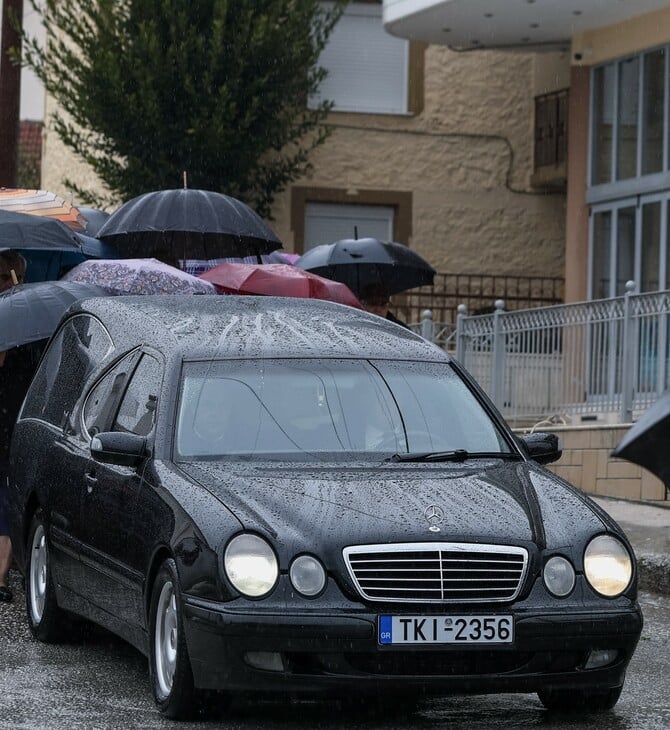 Έκρηξη στη Βιολάντα: «Μαμά σου πήραν άδικα τη ζωή» - Συγκίνηση στον επικήδειο του γιου της Αγάπης Μπουνόβα 