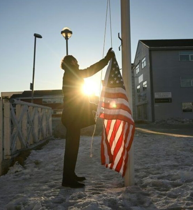 Γροιλανδία: Άνδρας αποπειράθηκε να υψώσει τη σημαία των ΗΠΑ στο Νουκ - «Δεν είναι αστείο» λέει ο δήμαρχος