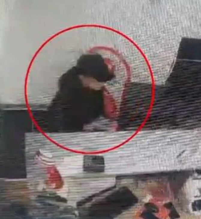 Εξαφάνιση Λόρα: H στιγμή που η 16χρονη αγοράζει αεροπορικό εισιτήριο στην Ομόνοια για Γερμανία