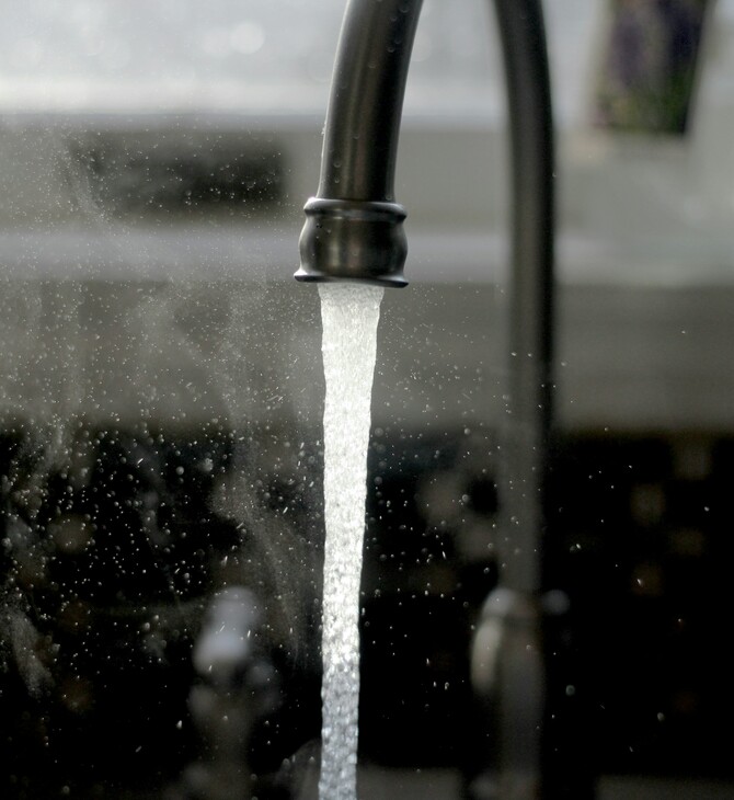 Αίγινα: Ακατάλληλο το νερό στο νησί - Κάτοικοι αναφέρουν δερματικούς και οφθαλμικούς ερεθισμούς