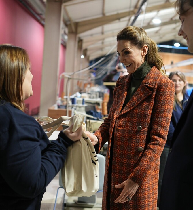 Κέιτ Μίντλετον: Η έκπληξή της σε κατάστημα με μεταχειρισμένα είδη - Γιατί επέλεξε το συγκεκριμένο