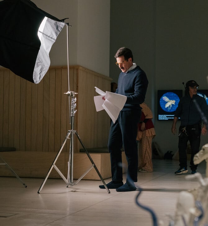 33’ με τον Άνταμ Κρίστιαν Κλαρκ στα γυρίσματα της ταινίας του «Bells»