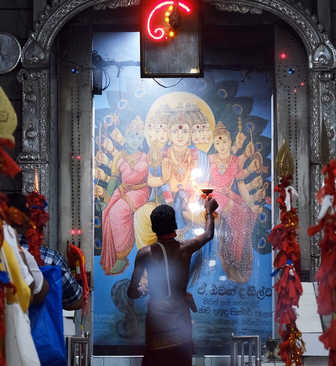 ΕΠΕΞ Βιώνοντας τα μυστήρια της Ανατολής στην ιερή Καταραγκάμα (Σρι Λάνκα)