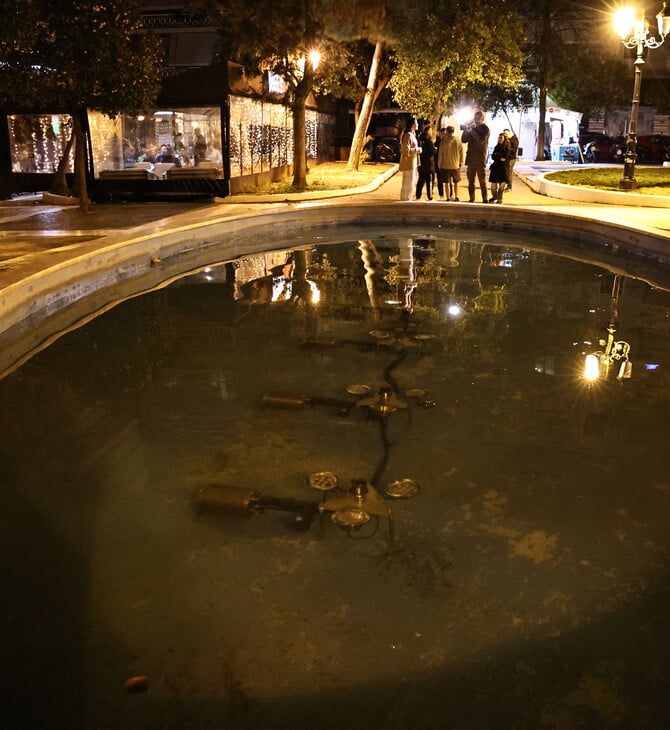 Καλλιθέα: «Ήταν τουλάχιστον 10 λεπτά μέσα στο νερό» - Μαρτυρίες για τη 2χρονη που έπεσε σε συντριβάνι