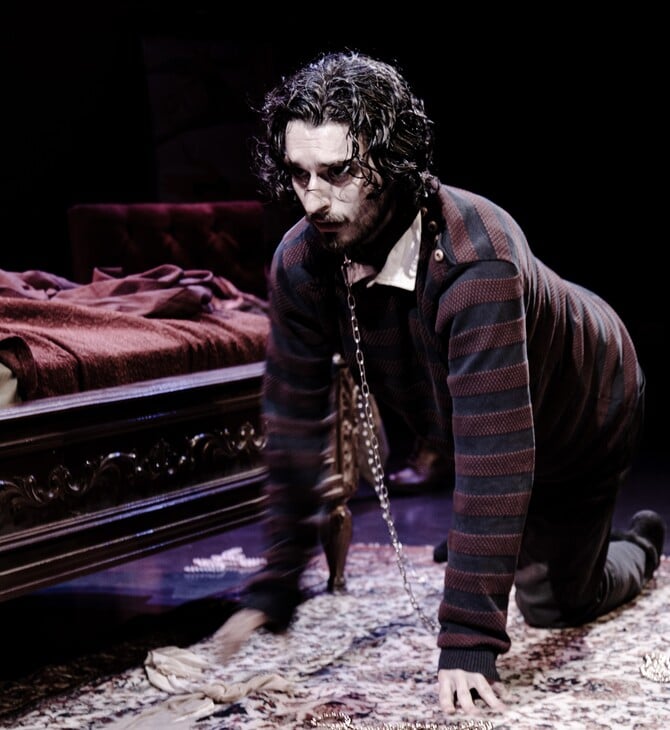 «Το ξενοδοχείο “Η νύχτα που πέφτει”»: Ένα άγνωστο έργο του Νάνου Βαλαωρίτη ανεβαίνει στον Πειραιά