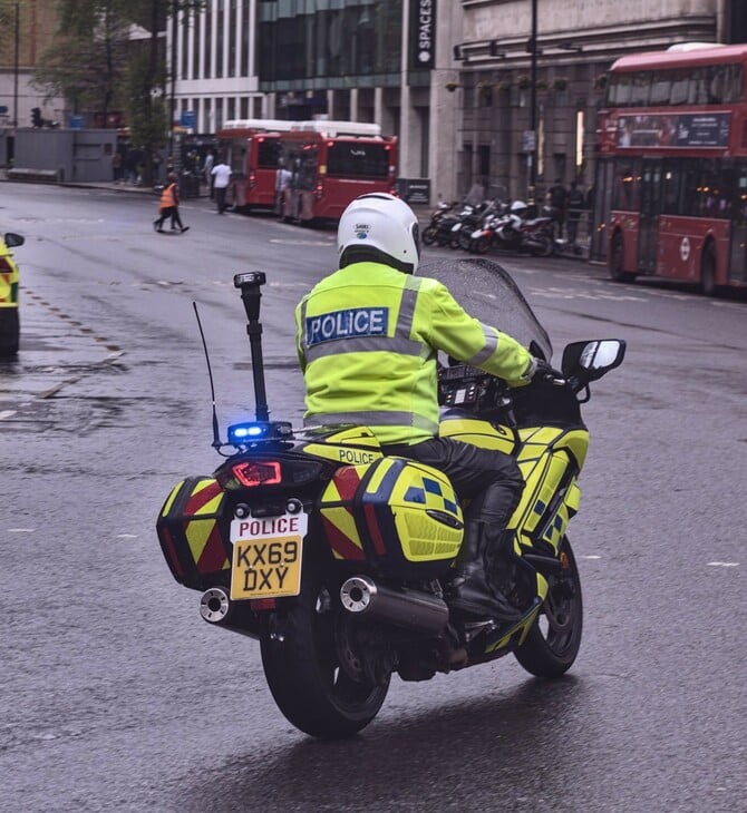 ΛΟΝΔΙΝΟ ΕΠΙΘΕΣΗ ΜΑΧΑΙΡΙ ΜΑΘΗΤΕΣ ΣΧΟΛΕΙΟ