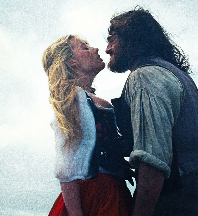 Ρόμπι και Ελόρντι σε καταραμένο love story. Τι άλλο θες;