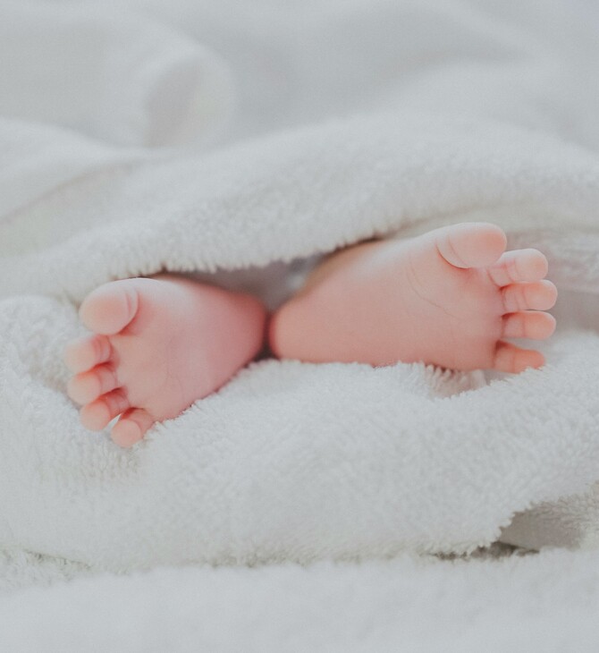 ΓΑΛΛΙΑ ΝΕΚΡΑ ΒΡΕΦΗ ΣΥΛΛΗΨΗ ΜΗΤΕΡΑ