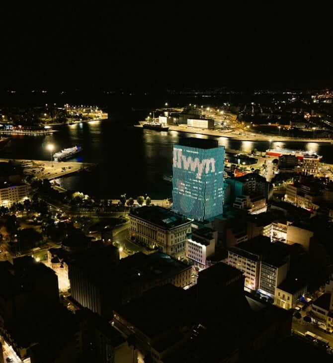 Γιατί άλλαξε χρώμα ο Πύργος Πειραιά 