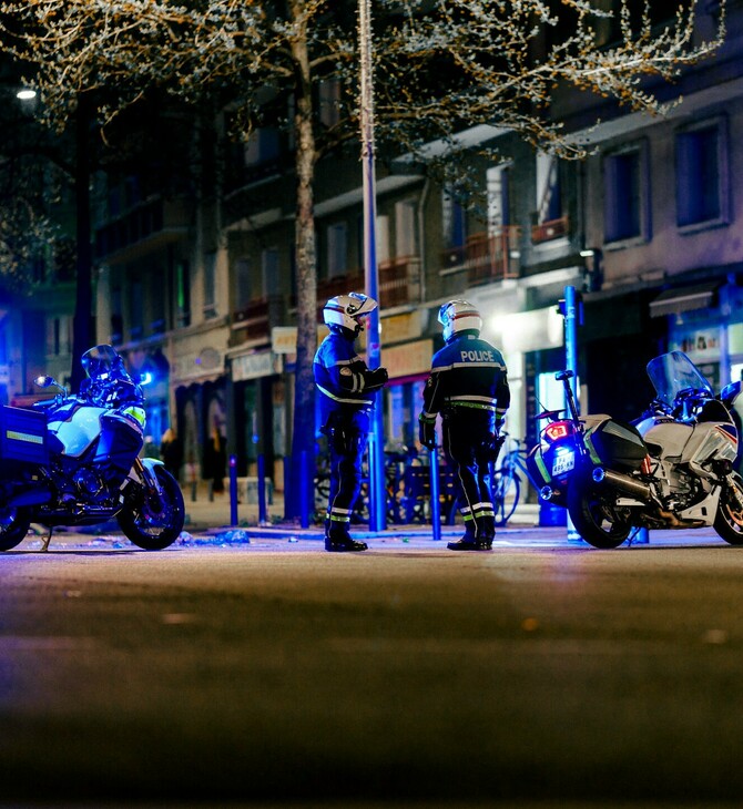 ΠΑΡΙΣΙ ΕΠΙΘΕΣΗ ΜΕ ΜΑΧΑΙΡΙ