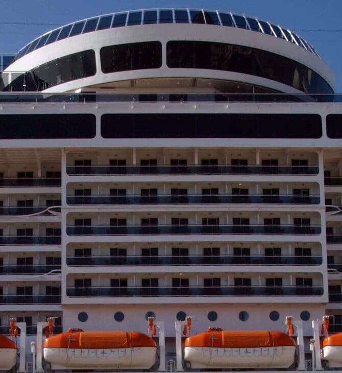 Ακυβέρνητο κρουαζιερόπλοιο λόγω βλάβης στο λιμάνι του Πειραιά