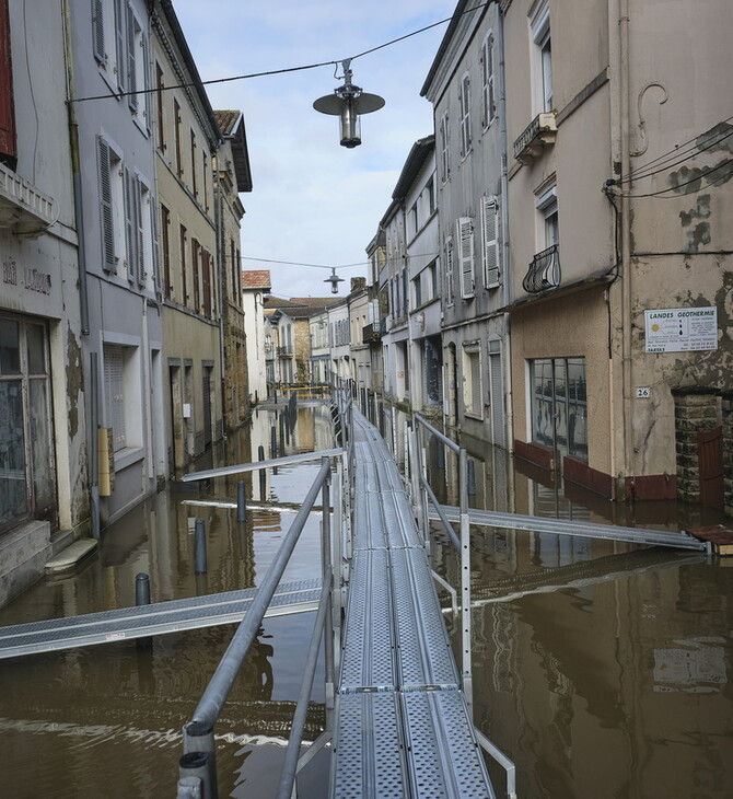 ΓΑΛΛΙΑ ΒΡΟΧΟΠΤΩΣΕΙΣ ΠΛΗΜΜΥΡΕΣ ΣΥΝΑΓΕΡΜΟΣ