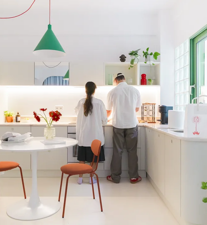 Ένα μικροσκοπικό διαμέρισμα στα Εξάρχεια συλλέγει το αθηναϊκό φως