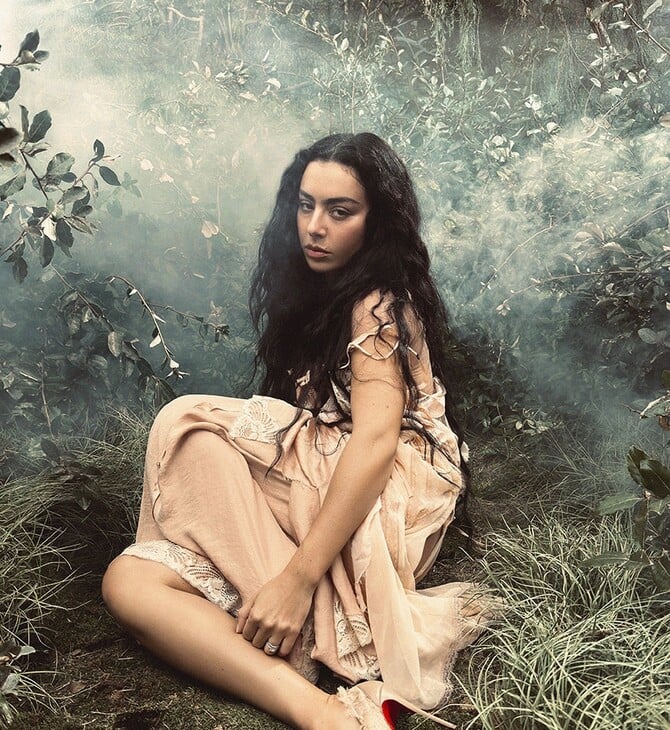 Τα Ανεμοδαρμένα Ύψη της Charli XCX